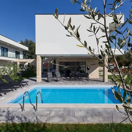 With 2 Pools Porec