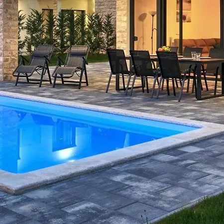 Villa With 2 Pools Porec