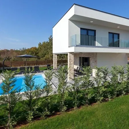 With 2 Pools Villa Porec